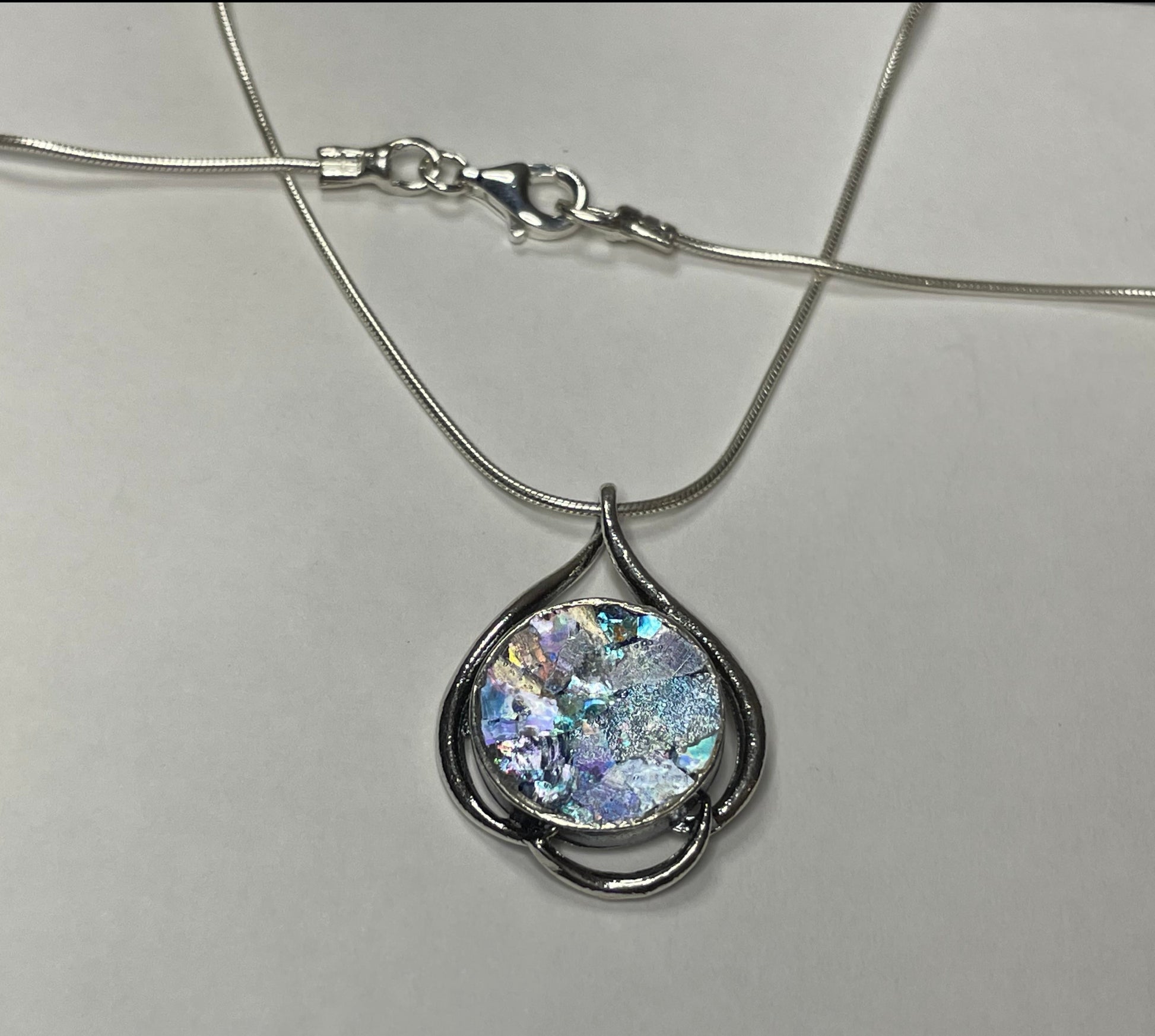 edge detail roman glass necklace