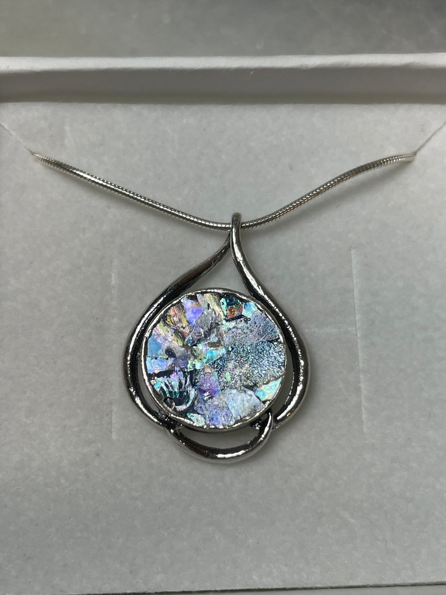 edge detail roman glass necklace