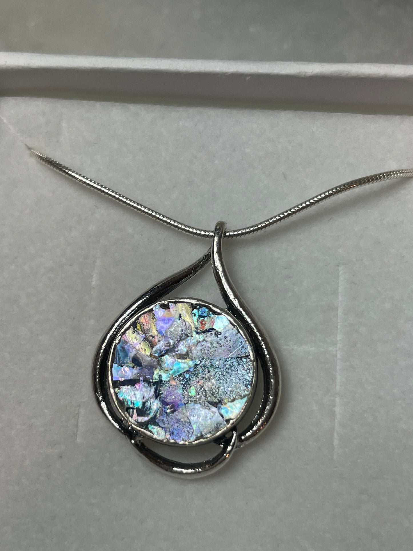 edge detail roman glass necklace